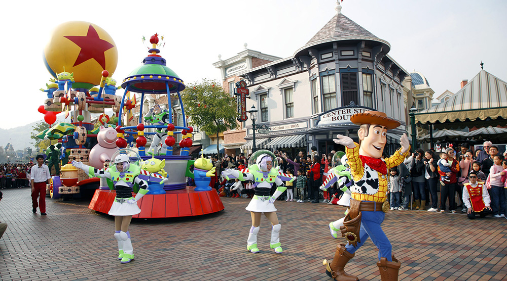 https://d3r8gwkgo0io6y.cloudfront.net/upload/Disney Parade 01.jpg